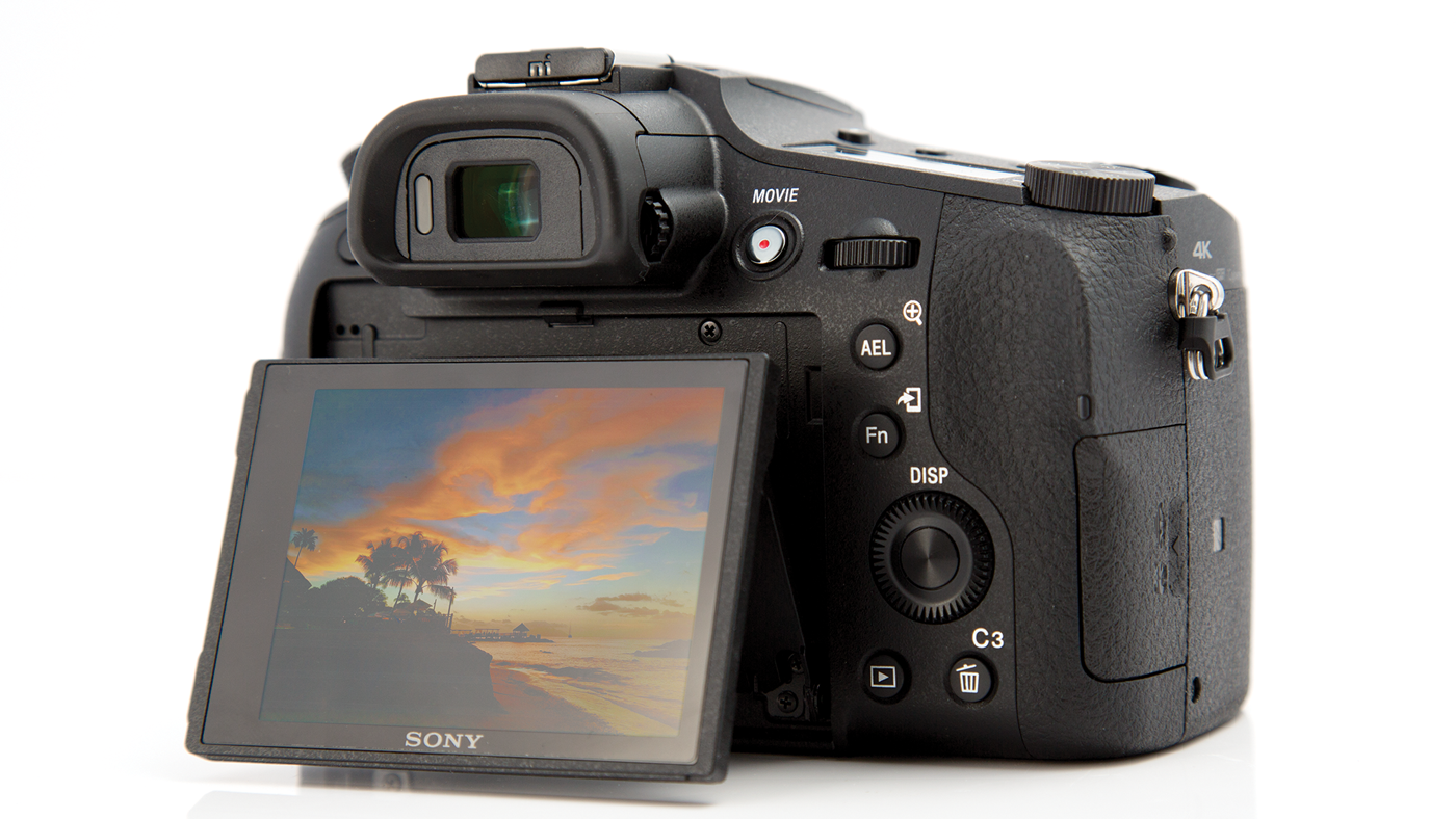 review-sony-cyber-shot-dsc-rx10-iv-is-feature-rich-and-affordable